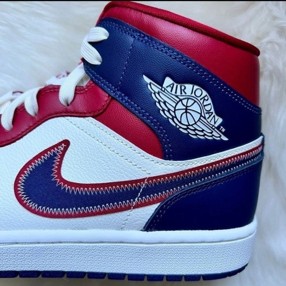 Air Jordan 1 Mid USA (2022) Women's Size 7.5 "DQ7648 600" - Picture 4 of 4